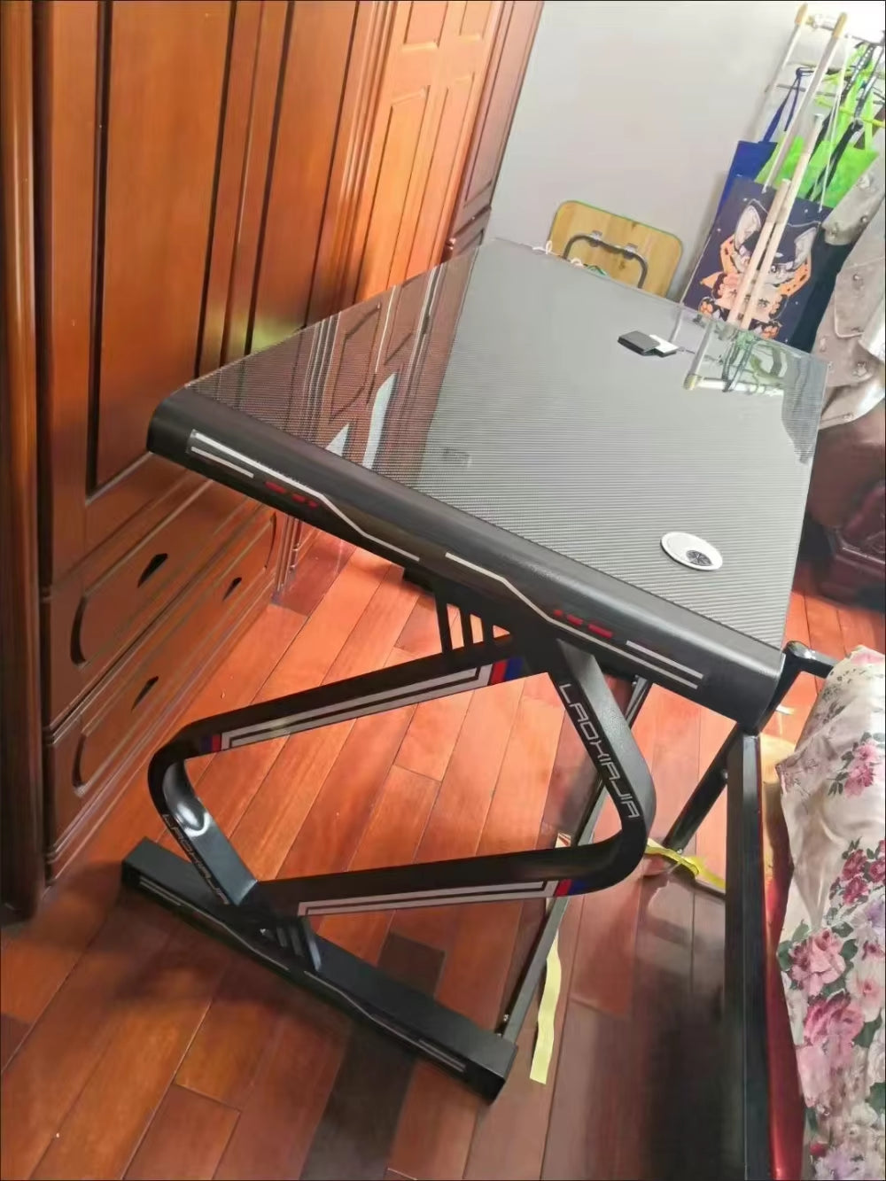 Carbon Fiber Gaming Desk Computer Desk with Tempered Glass Top & Reinforced Steel Frame Modern Gamer Desk Home Office Furniture